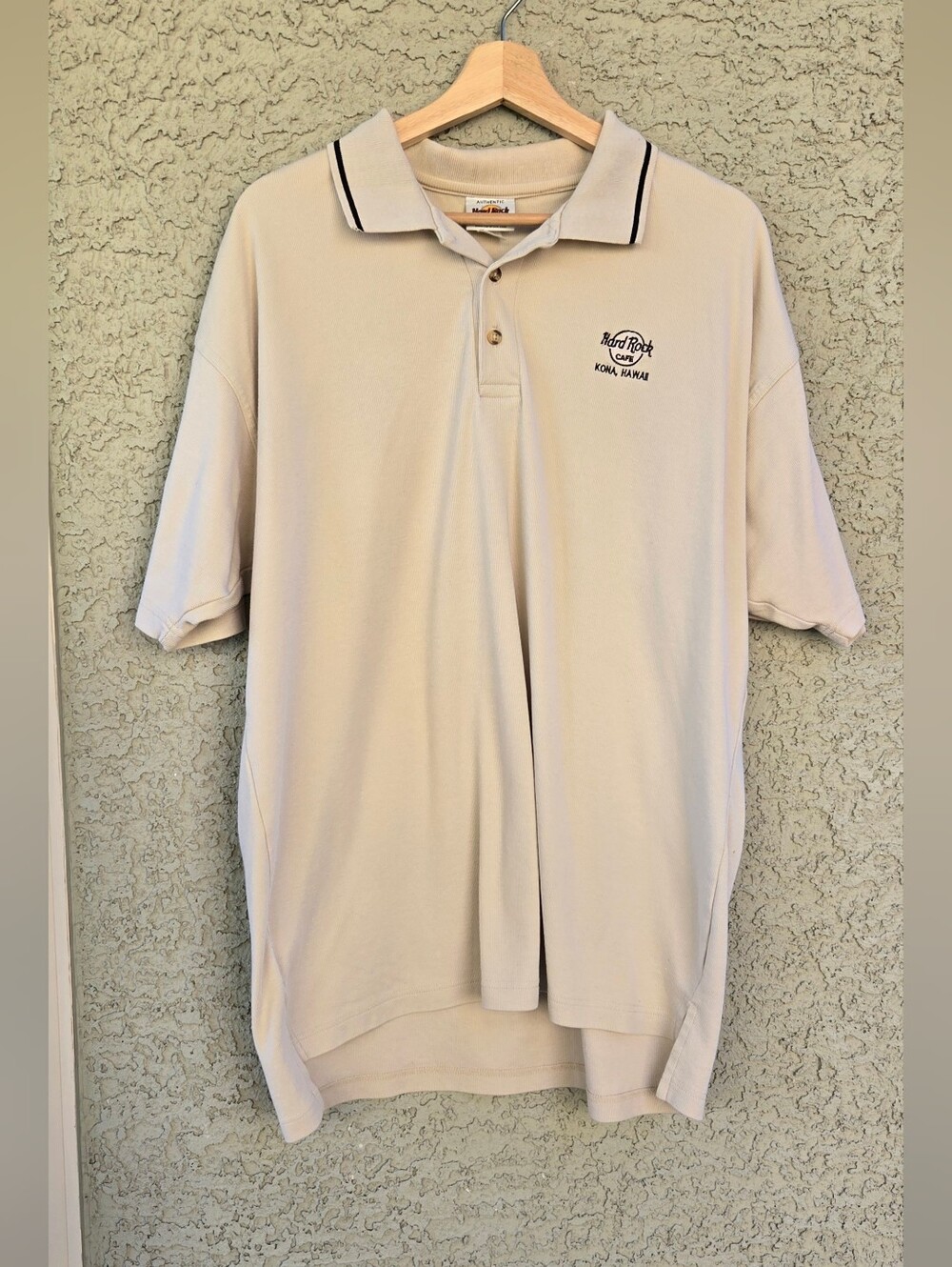 Hard Rock Cafe Men's Light Beige Polo with Contrast Collar Kona Hawaii